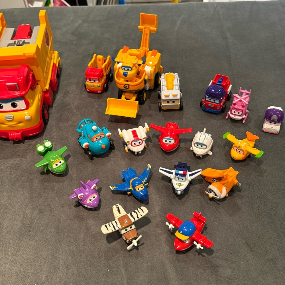 20 Super wings toys
